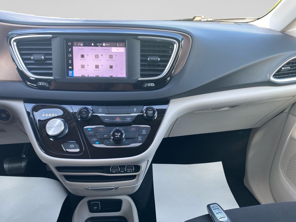 2023 Chrysler Voyager LX