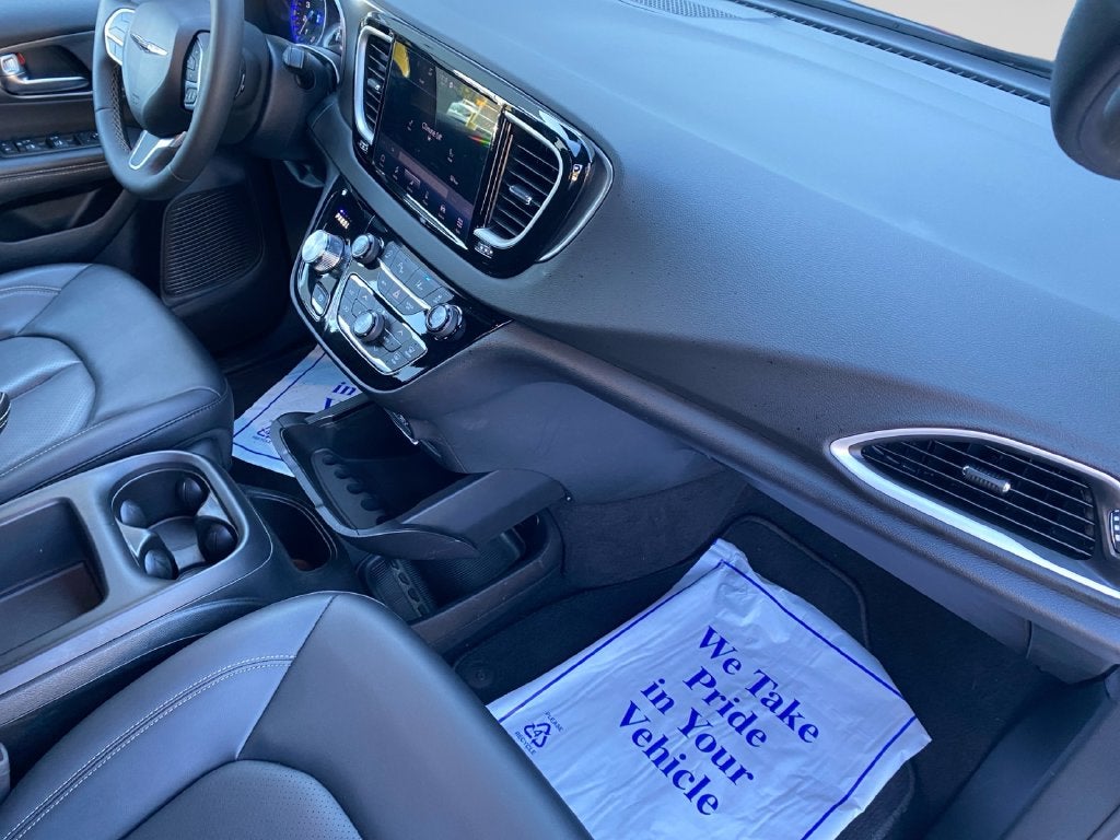 2025 Chrysler Pacifica Select