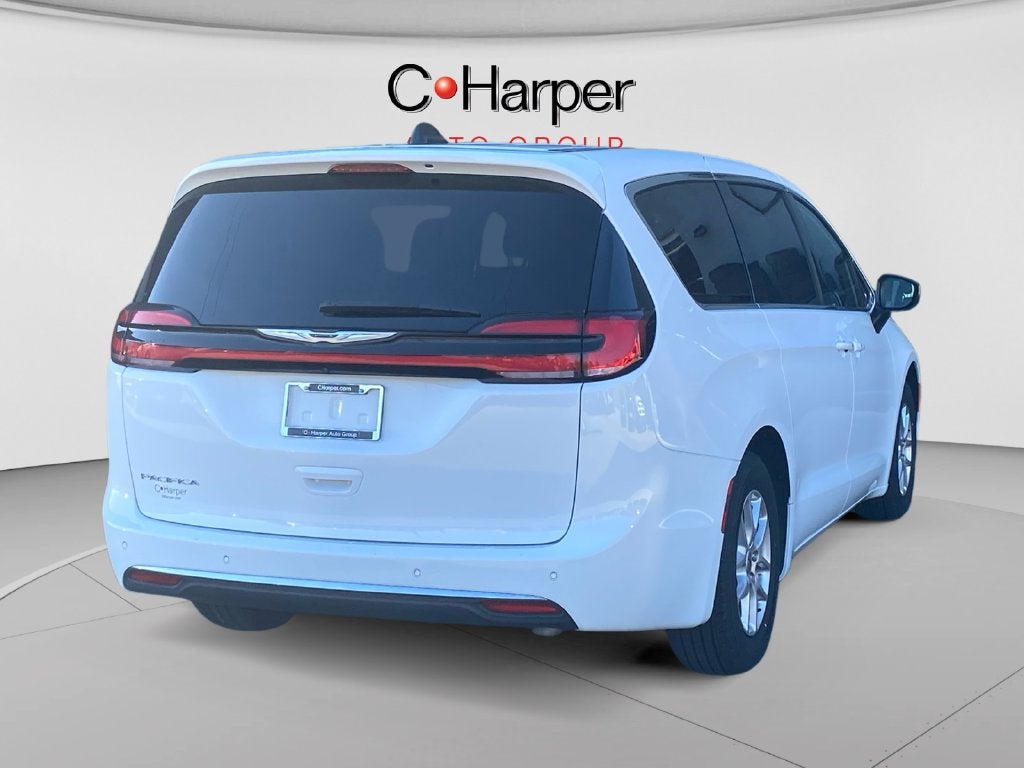 2025 Chrysler Pacifica Select