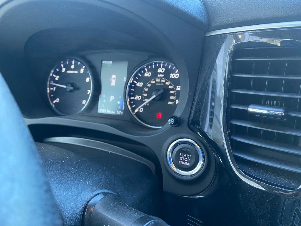 2020 Mitsubishi Outlander SE