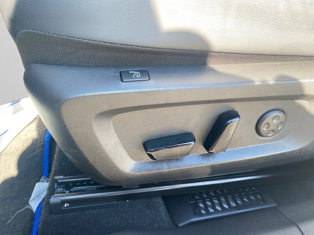 2025 Mitsubishi Outlander PHEV SEL