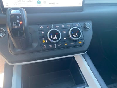 2025 Land Rover Defender 130 X-Dynamic SE