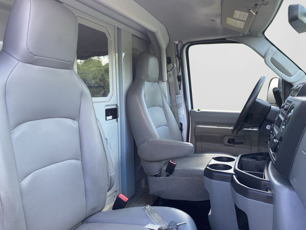 2022 Ford E-350SD Base Cutaway