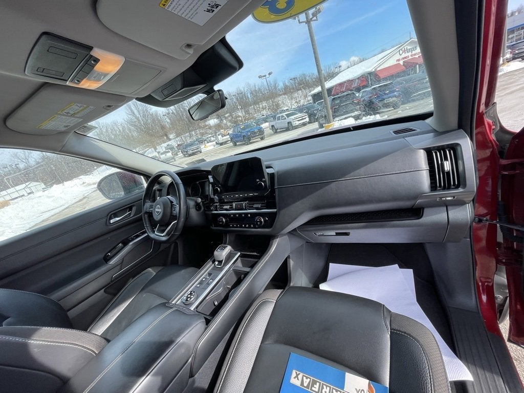 2023 Nissan Pathfinder SL 4WD