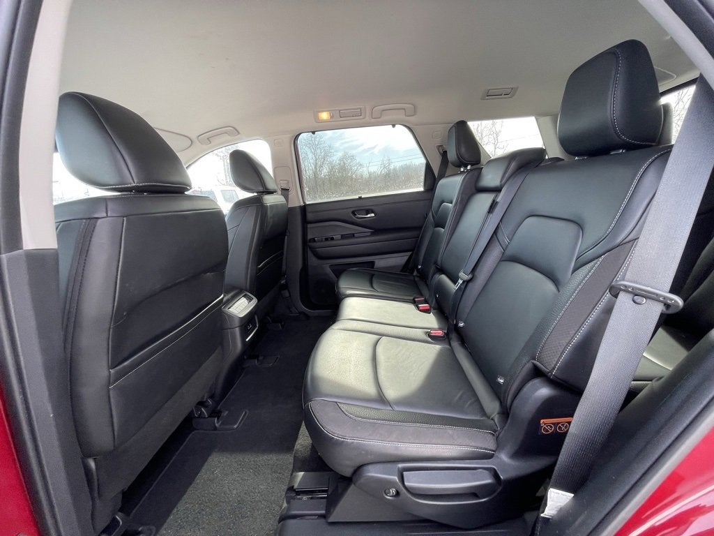 2023 Nissan Pathfinder SL 4WD