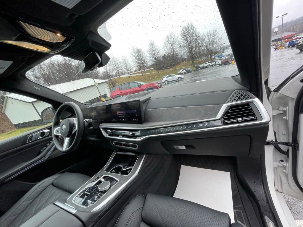 2025 BMW X7 xDrive40i