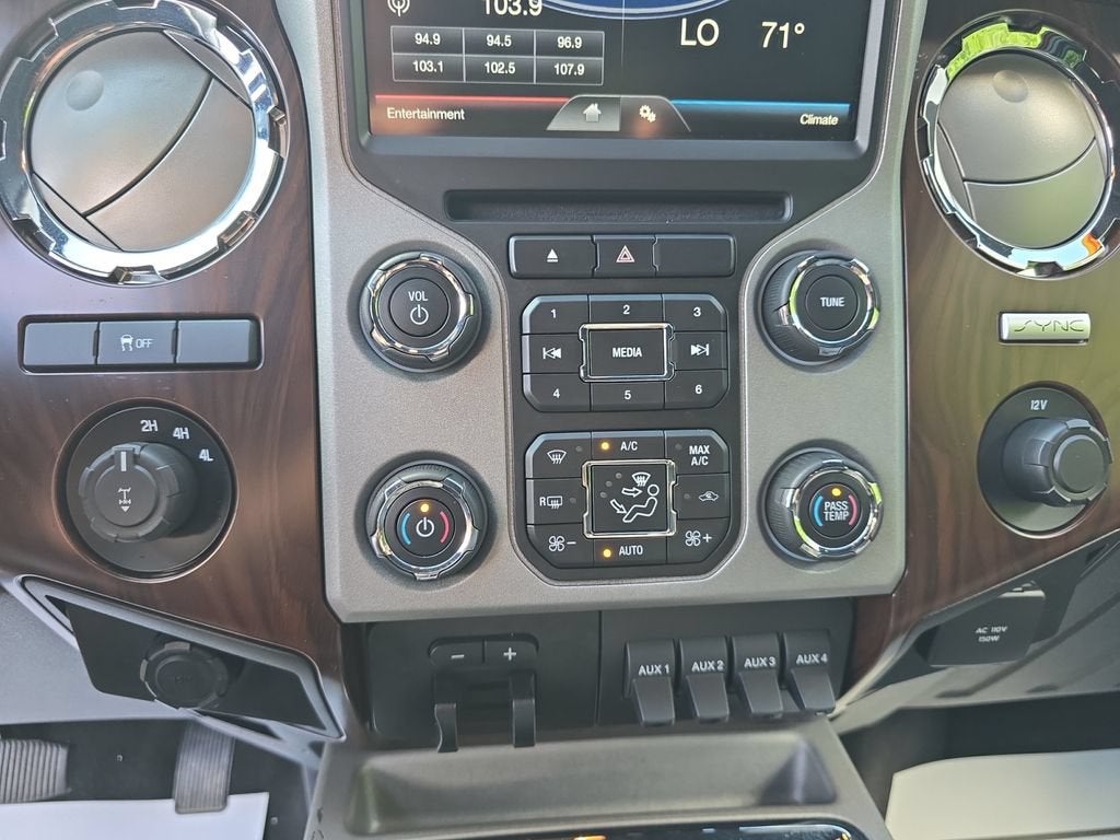 2015 Ford Super Duty F-250 SRW Lariat